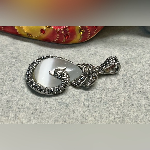 White cats eye pendant with black marcasite-stamped 925 - Picture 6 of 8